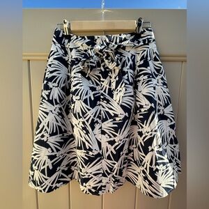NWT Ann Taylor Factory Skirt Size 0 Navy Blue With White Pattern
